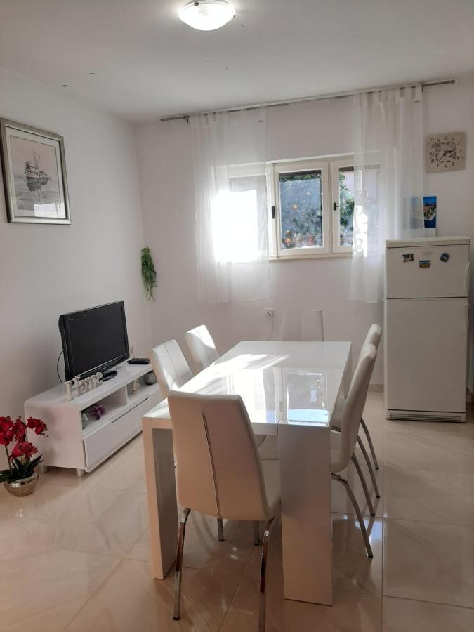 Giovanna - Spacious Lovely Apartment Supetar Exterior foto
